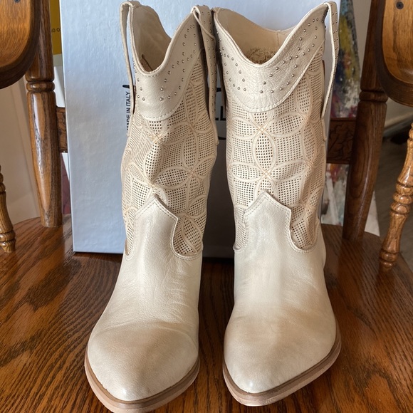Made in Italy Cowgirl Ankle Boots Leather Upper Lining Perforated Design - 6.5 - Picture 5 of 13